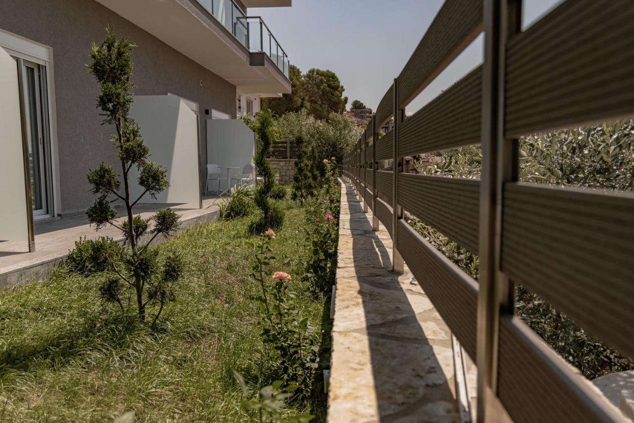 Angel Saranda Palace Exterior photo